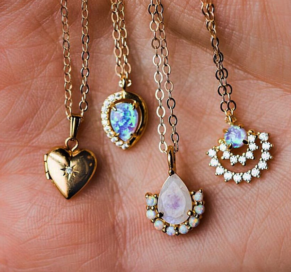 14kt Gold Filled Mini Heart Locket La Kaiser