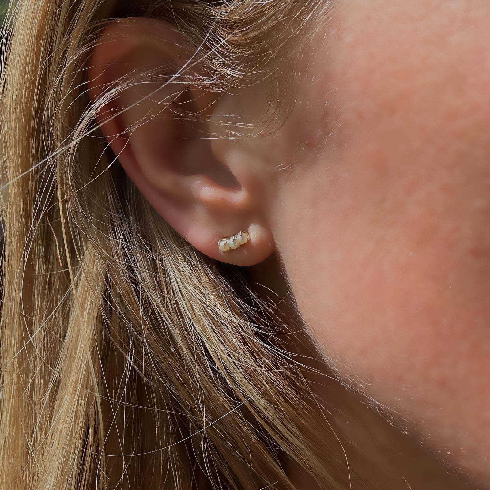 9kt Pearl Curve Studs