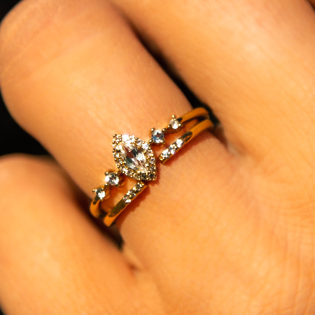 White Topaz Harlow Ring in 18kt Gold La Kaiser