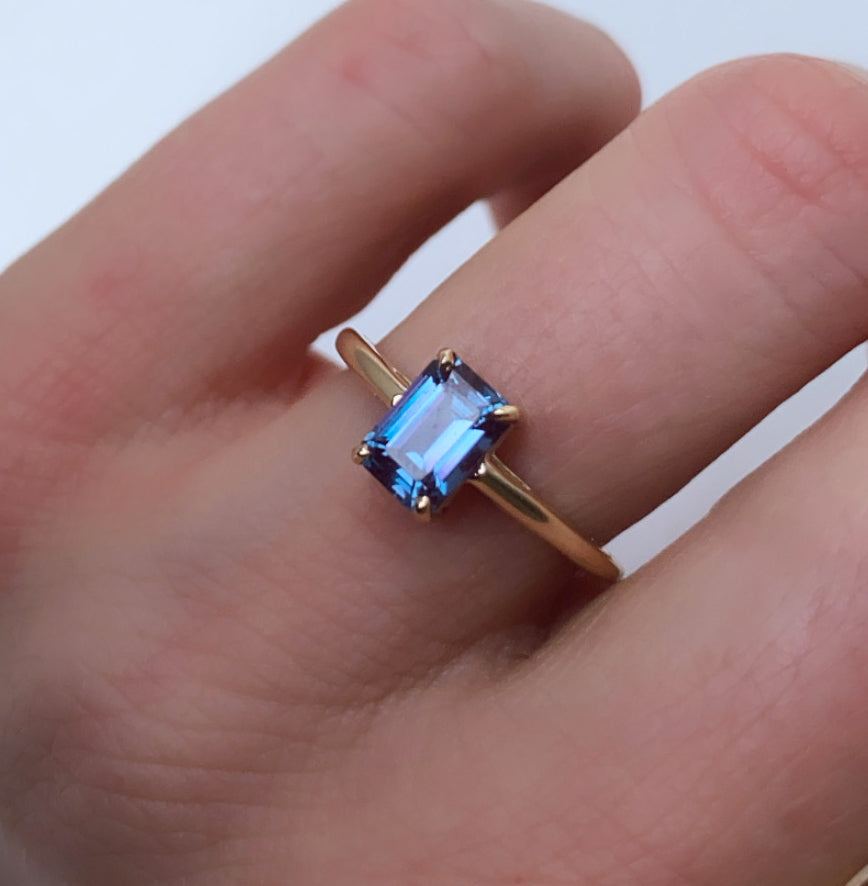 14kt Alexandrite Stone Baguette Ring La Kaiser